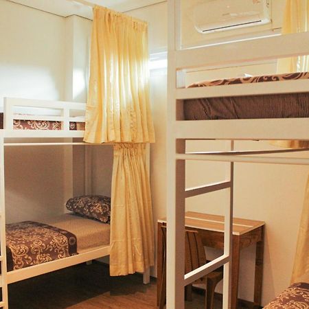 Rion Hostel Bogor Esterno foto