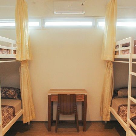 Rion Hostel Bogor Esterno foto