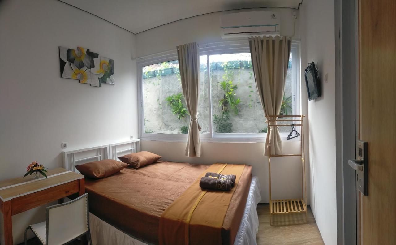 Rion Hostel Bogor Esterno foto