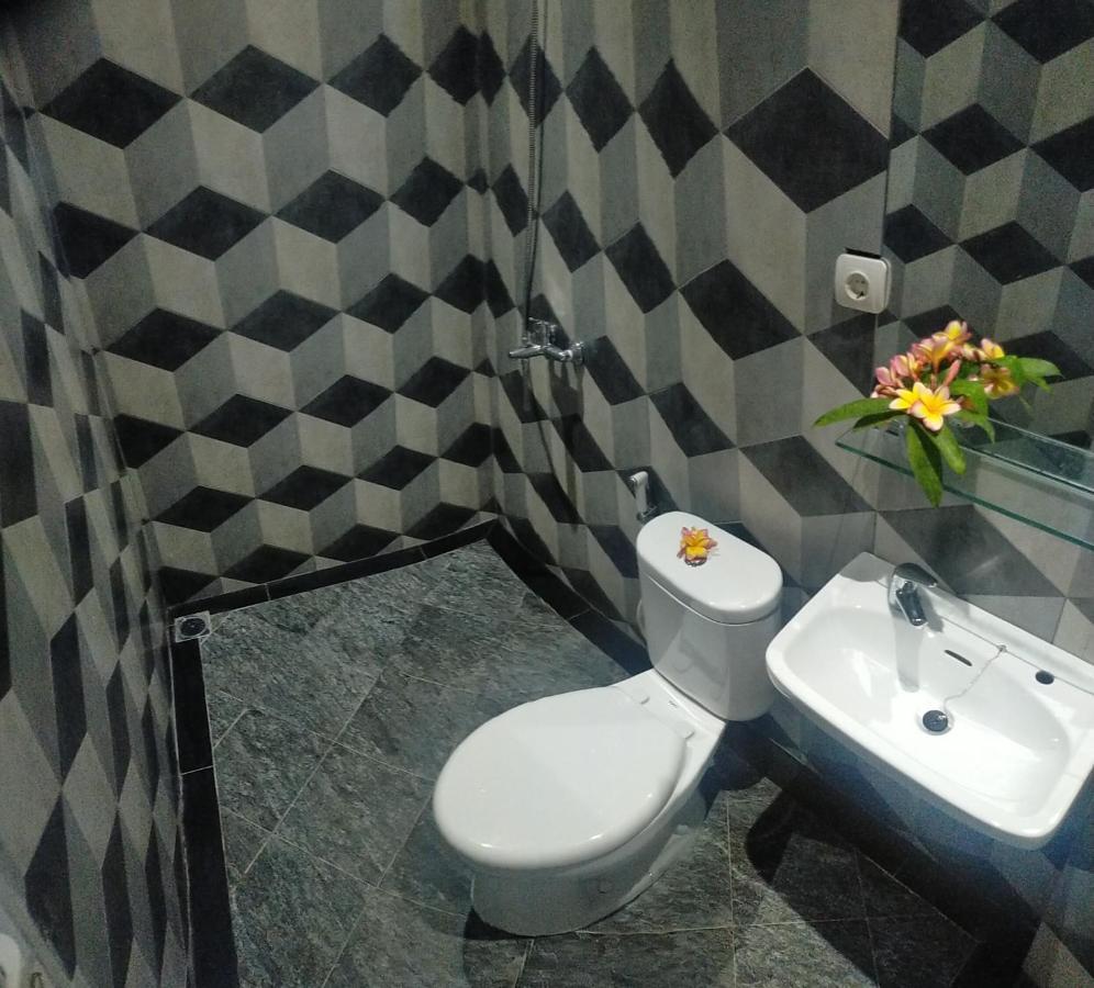 Rion Hostel Bogor Esterno foto
