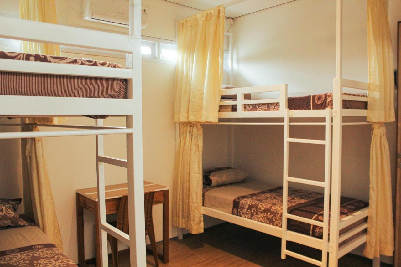 Rion Hostel Bogor Esterno foto