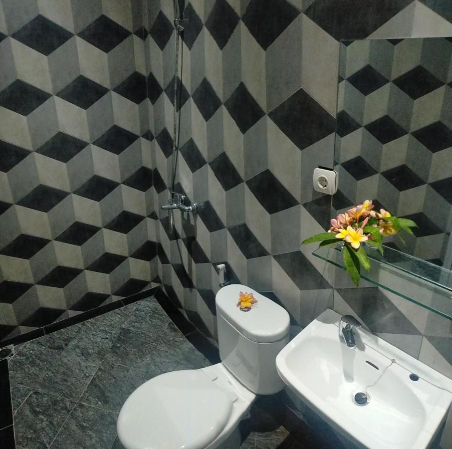 Rion Hostel Bogor Esterno foto