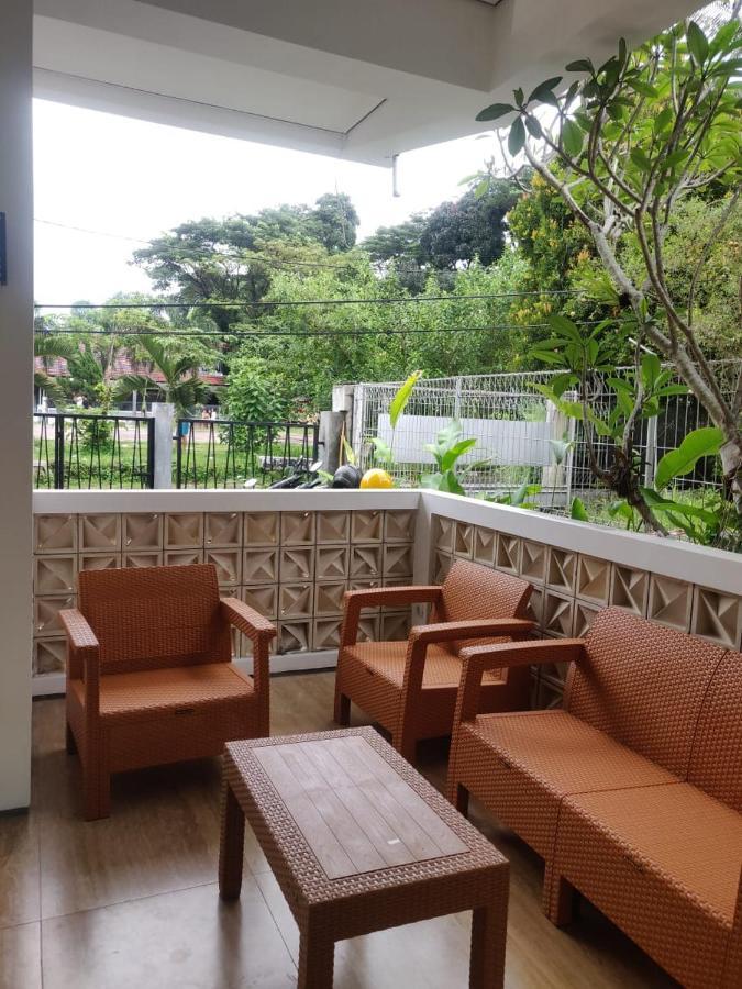 Rion Hostel Bogor Esterno foto