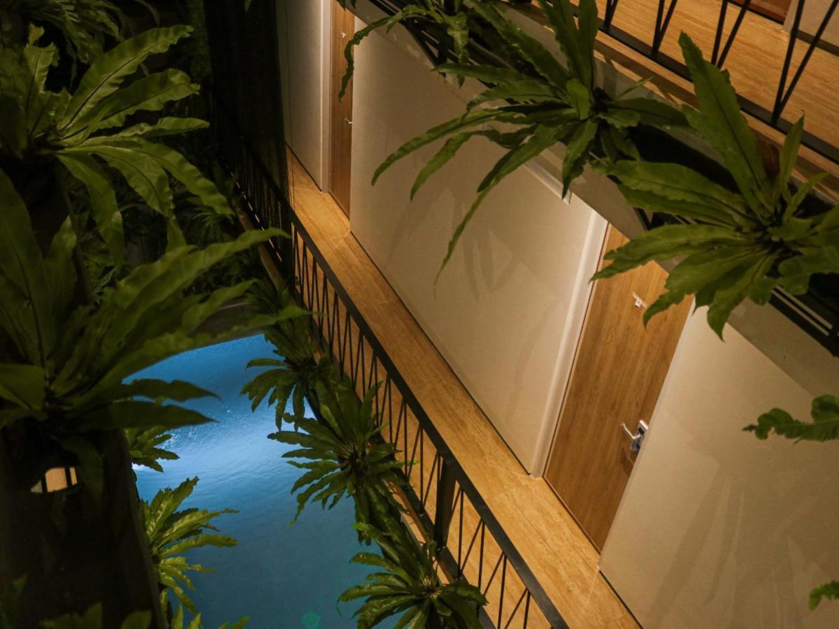Rion Hostel Bogor Esterno foto
