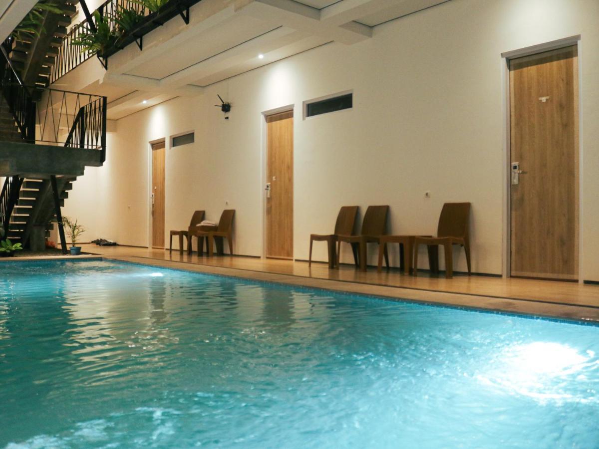 Rion Hostel Bogor Esterno foto