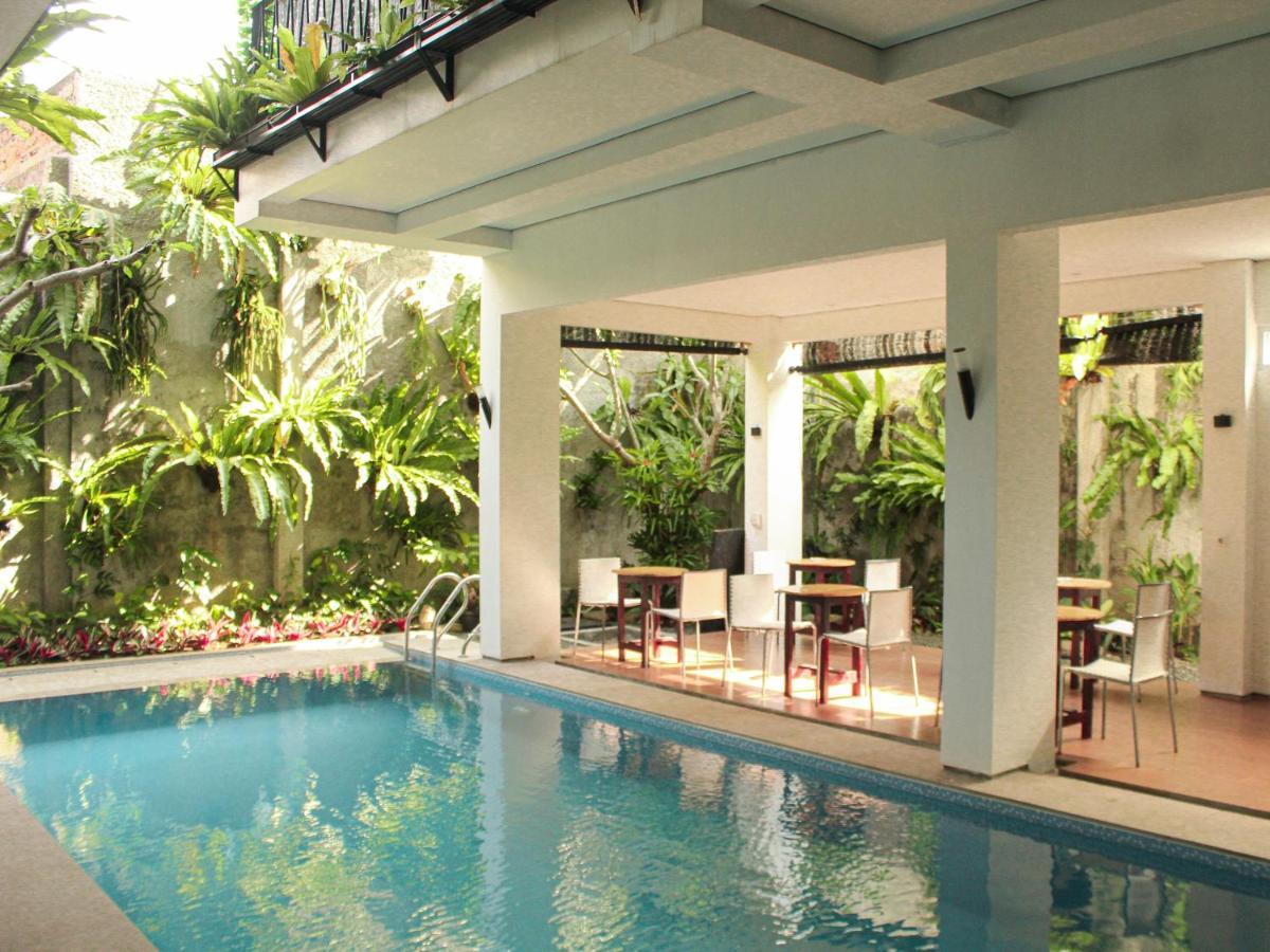 Rion Hostel Bogor Esterno foto