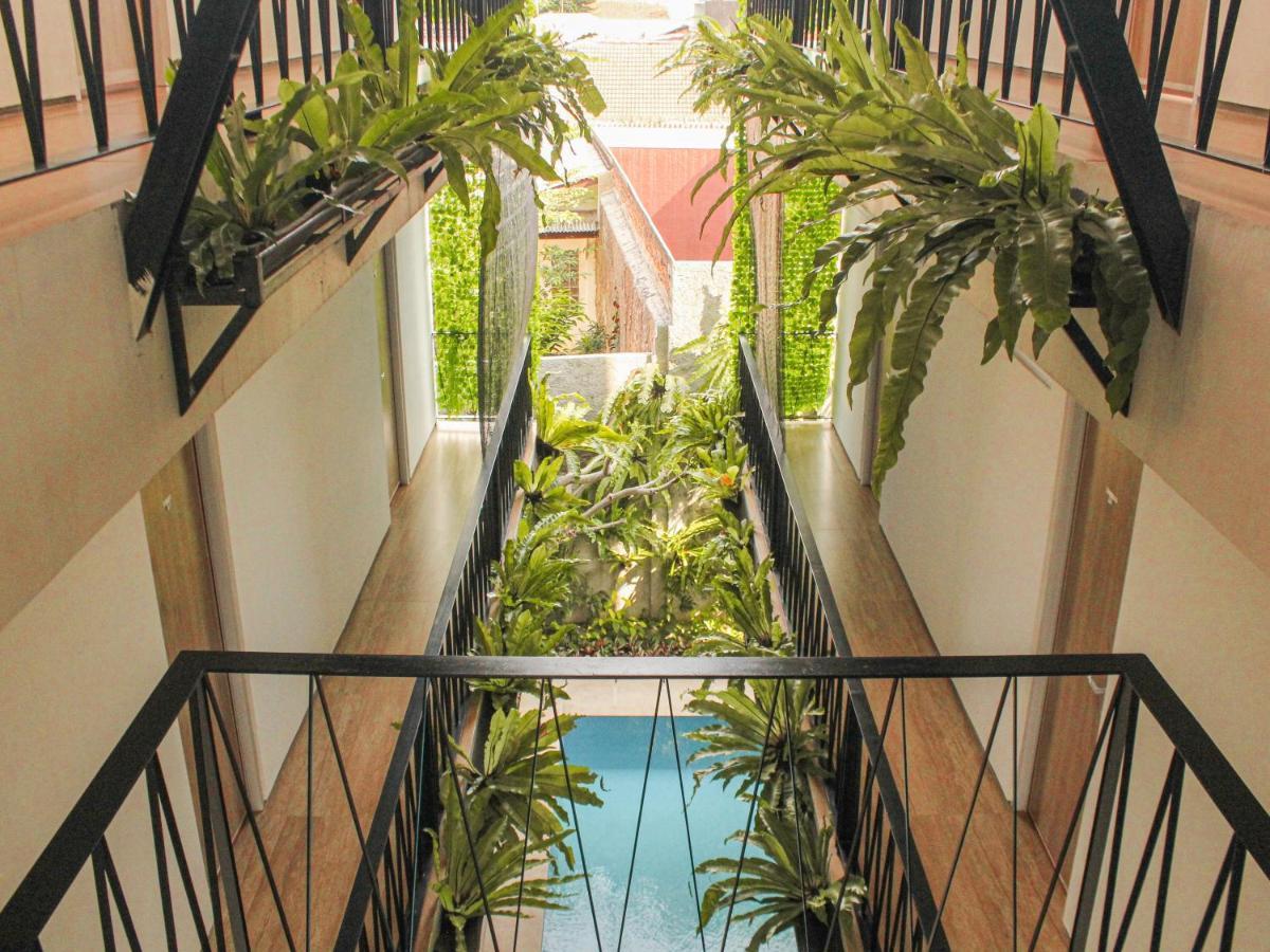 Rion Hostel Bogor Esterno foto