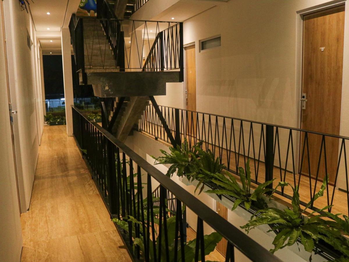 Rion Hostel Bogor Esterno foto