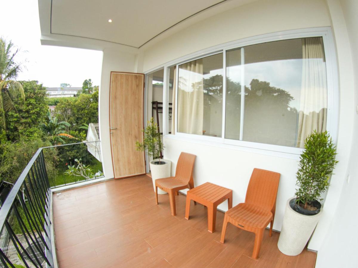 Rion Hostel Bogor Esterno foto