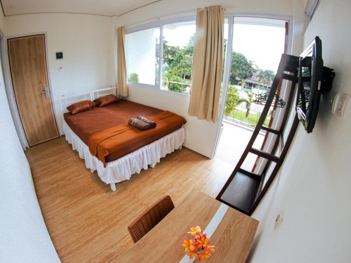 Rion Hostel Bogor Esterno foto