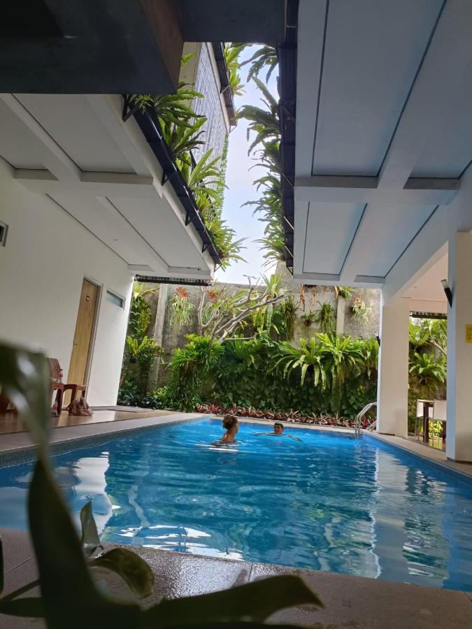 Rion Hostel Bogor Esterno foto