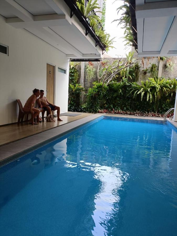 Rion Hostel Bogor Esterno foto