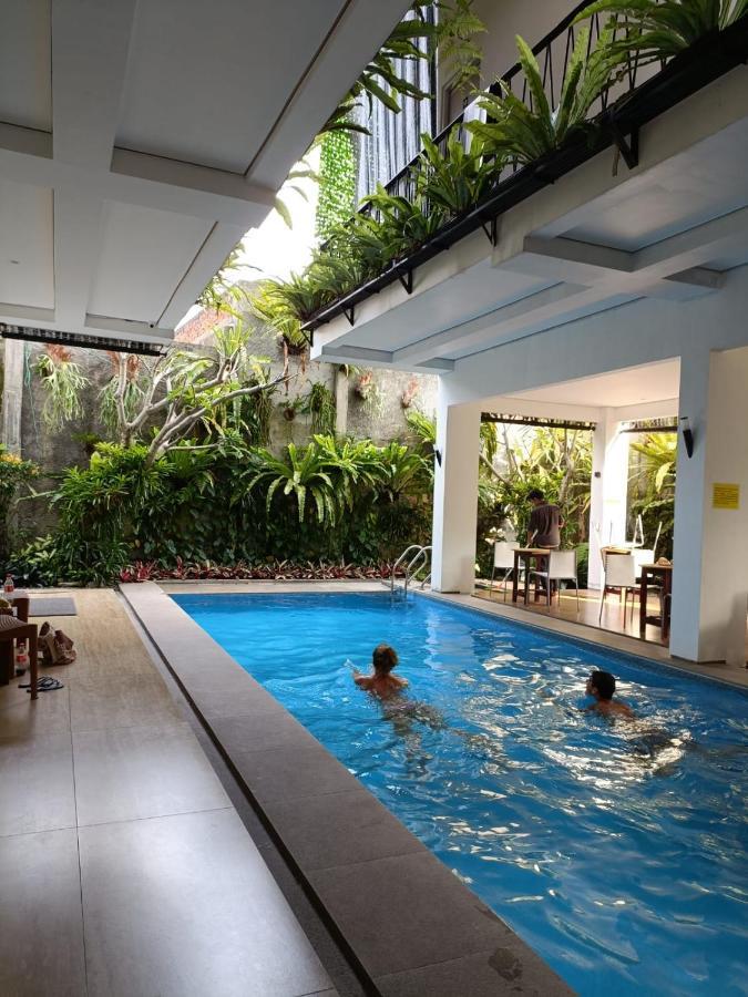 Rion Hostel Bogor Esterno foto